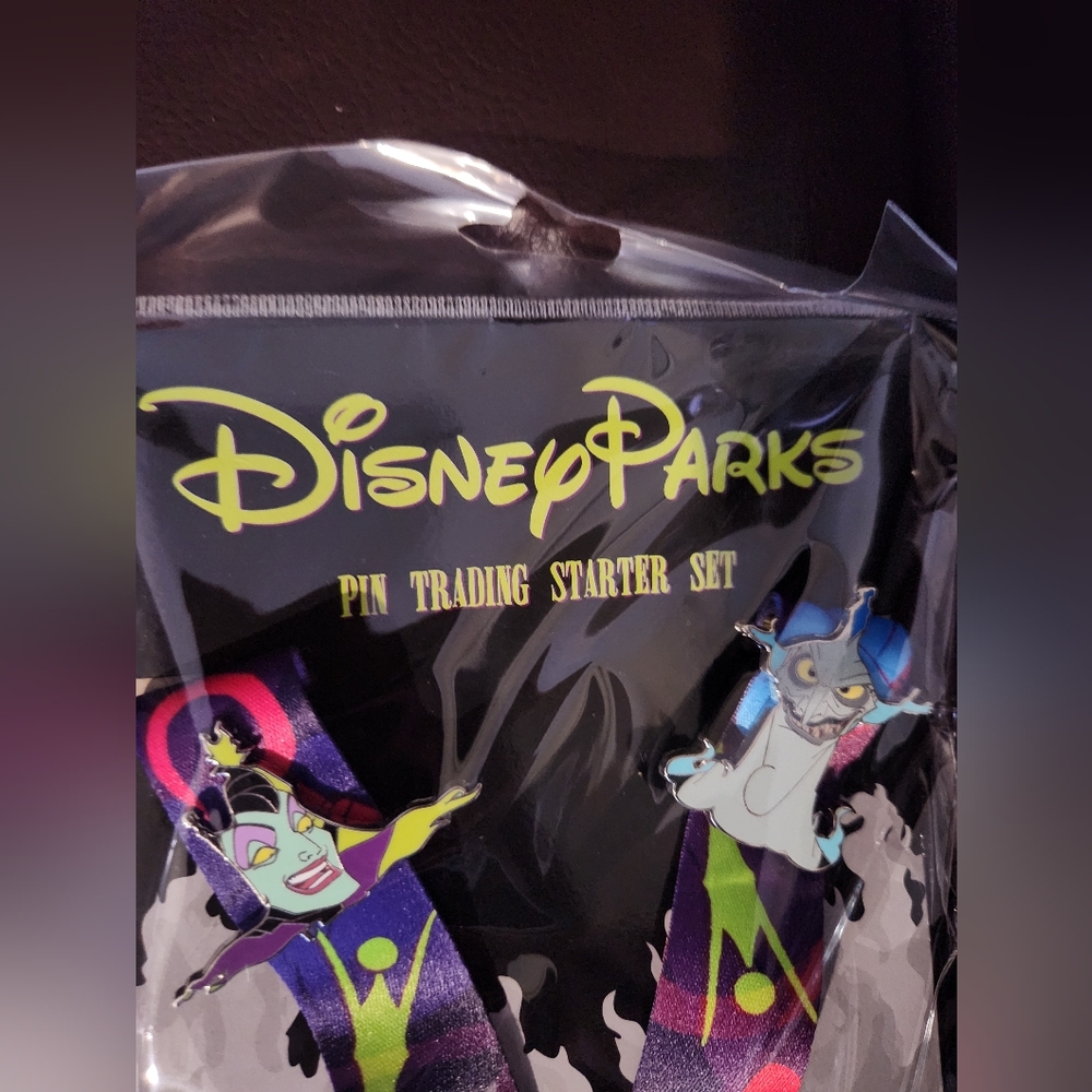 Disney trading pin set